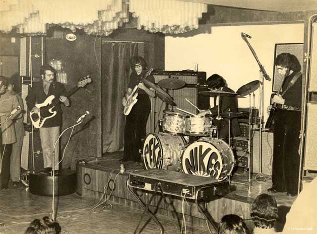 a03_with los pekenikes Madrid Spain 1968